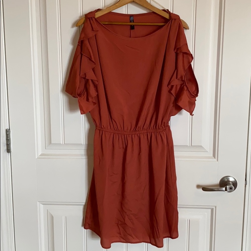 🟣3 for $25🟣 rust dress with flouncy sleeves